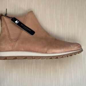 New Sorel Hi-Line Chelsea Boots Size 10